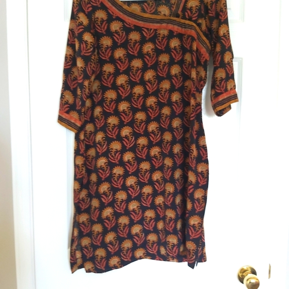 Tunic size small - Picture 1 of 5